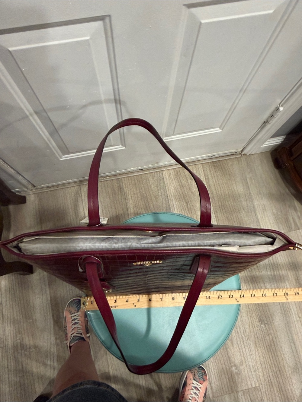 Michael Kors NWT LG tote Dk Berry “Jane” Embosed Leather gold hardware - Picture 5 of 14